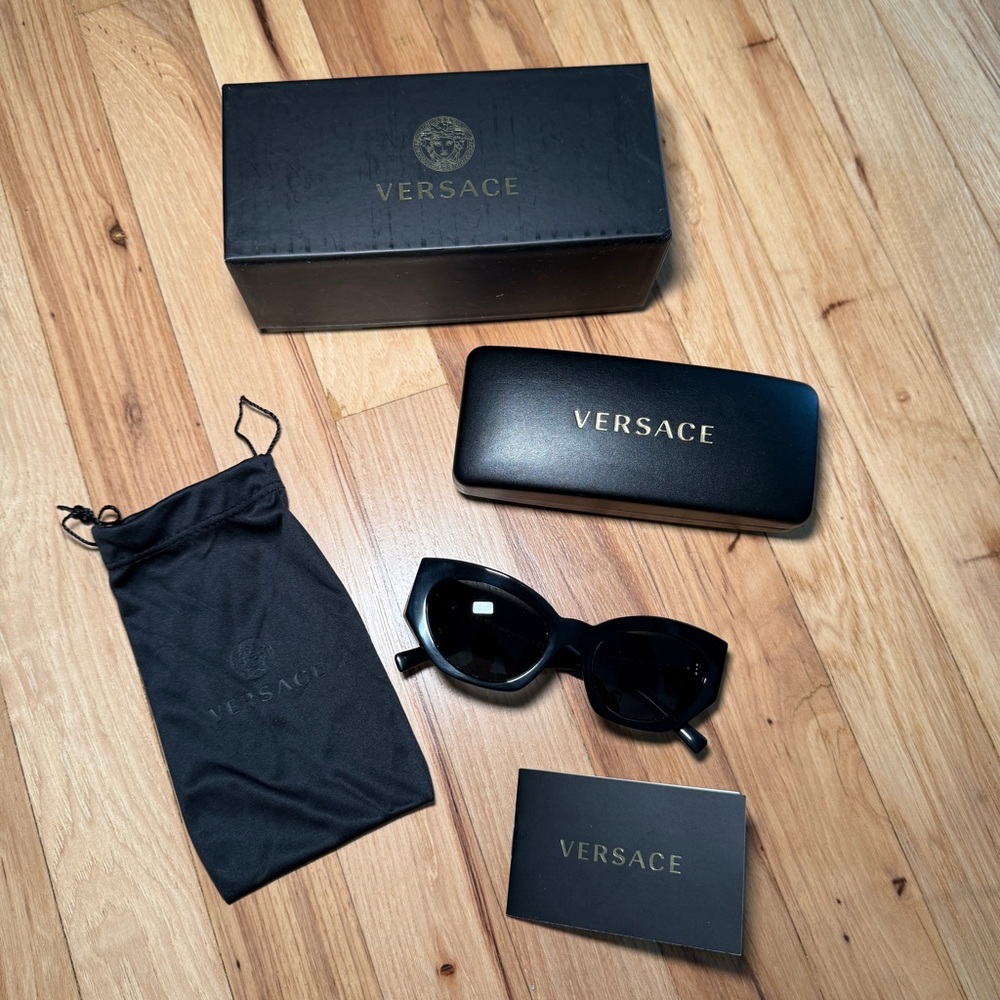 VERSACE Cat Eye VE4376B Sunglasses with Box and Case - Picture 3 of 12